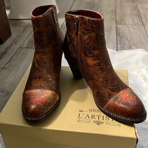 L’Artiste brown multicolored ankle bootie by Spring Step - Picture 2 of 12